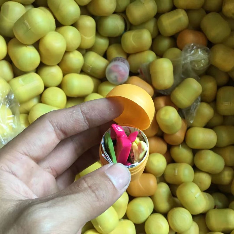 Capsule Gashapon Gacha Toy Kin - огляд і ціна Capsule Toy Gashapon
